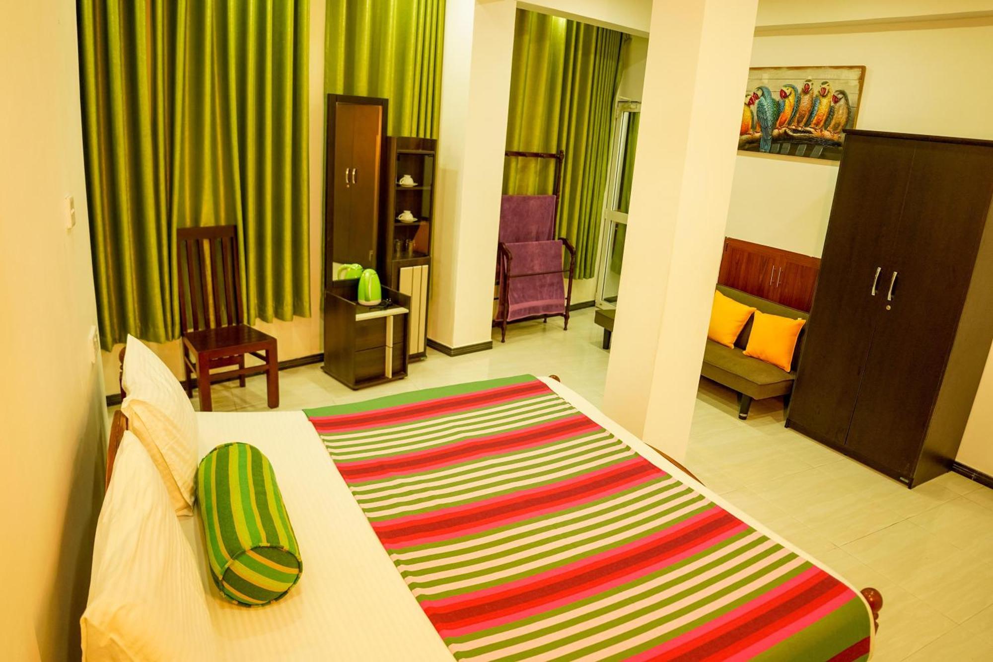 Peacock Beach Hotel Unawatuna Exterior foto